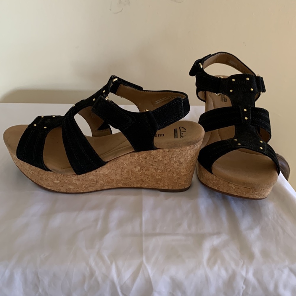 Clarks black sandals size 8, 3 inch heel adjustable Velcro straps. Excellent